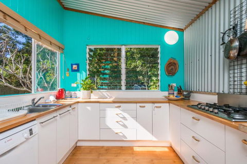 A SWEET ESCAPE Beachcombers Cottage Beachfront - Perth Resorts 1