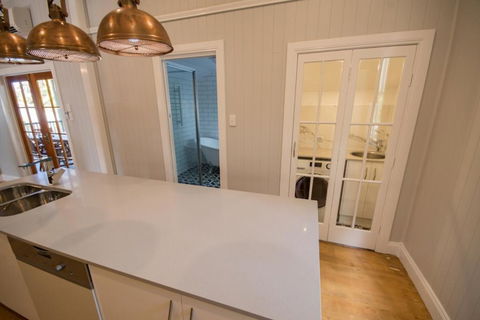 Beautiful Queenslander - Accommodation Perth 5