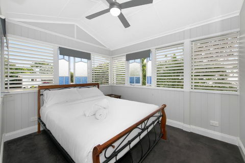 Beautiful Queenslander - Accommodation Perth 6