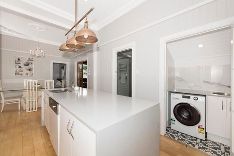 Beautiful Queenslander - Accommodation Perth 4