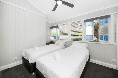 Beautiful Queenslander - Accommodation Perth 2