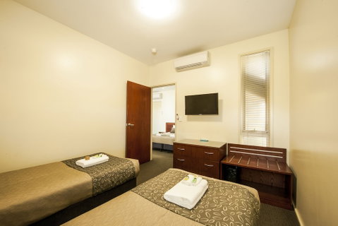Strath Motel - Perth Resorts 3