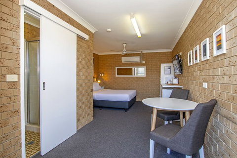 Coast Inn Motel - Accommodation Perth 5