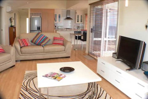 Paradise House - Accommodation Perth 6