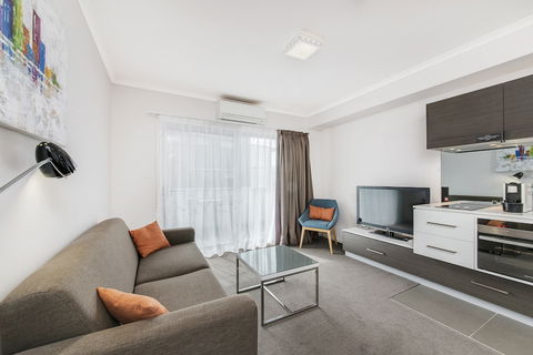 Abode Tuggeranong - Perth Resorts 6