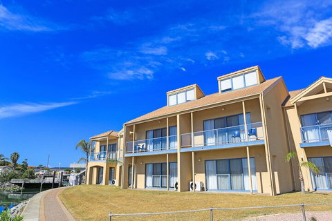 The Marina Hotel - Accommodation Perth 3