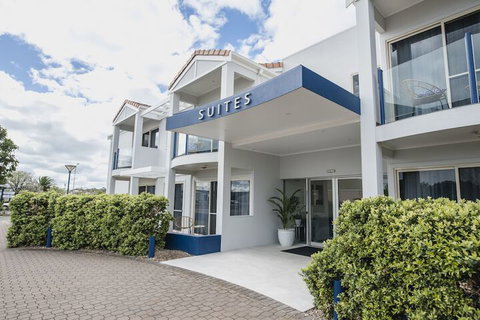 The Marina Hotel - Accommodation Perth 6
