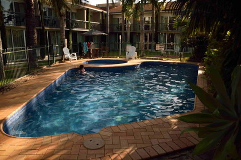 Motel 98 - Perth Resorts 4