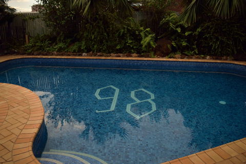 Motel 98 - Perth Resorts 3