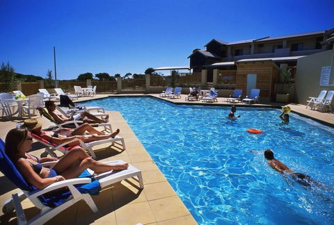 Margarets Beach Resort - Perth Resorts 4