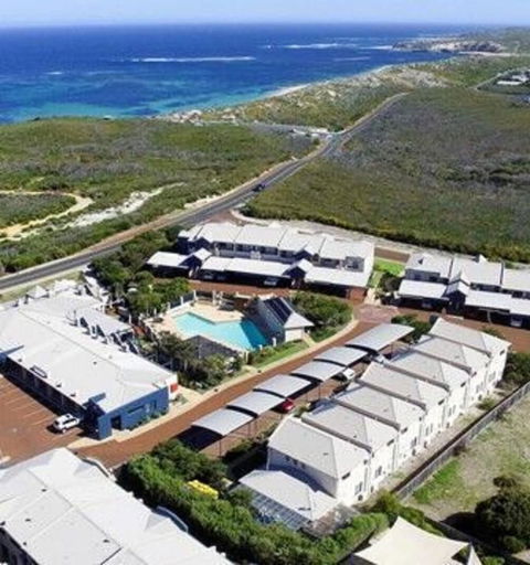 Margarets Beach Resort - Perth Resorts 3