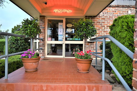 Grand Country Lodge Motel - Accommodation Perth 0