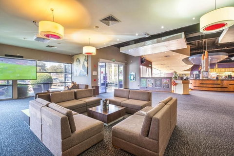 Nightcap At Sandown Park Hotel - Accommodation Perth 2