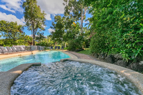 Beachfront Apartments On Trinity Beach - Accommodation Perth 3