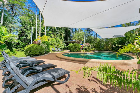 Beachfront Apartments On Trinity Beach - Accommodation Perth 5