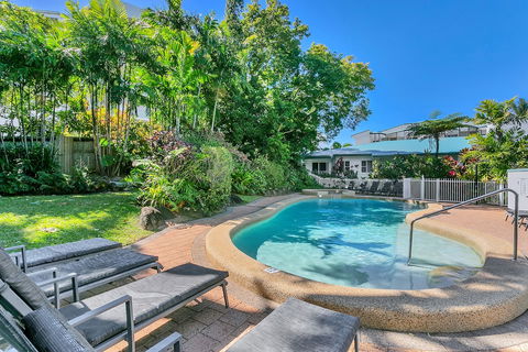 Beachfront Apartments On Trinity Beach - Accommodation Perth 4