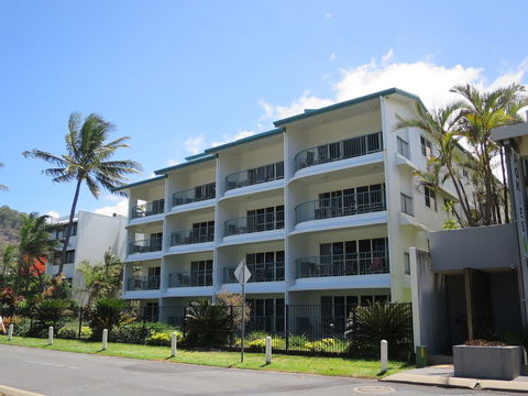 Beachfront Apartments On Trinity Beach - Accommodation Perth 1