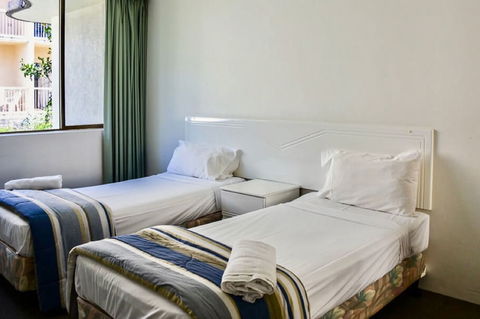 Copacabana Holiday Apartments - Accommodation Perth 4