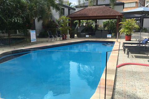 Burleigh Palms Holiday Apartments - Accommodation Perth 4