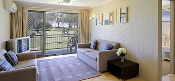 Main Beach Apartments - Perth Resorts 1