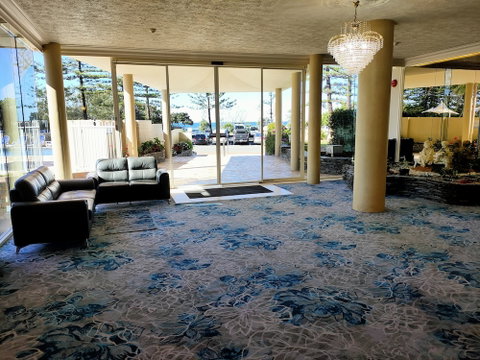 Southern Cross Beachfront Holiday Apartments - Accommodation Perth 6