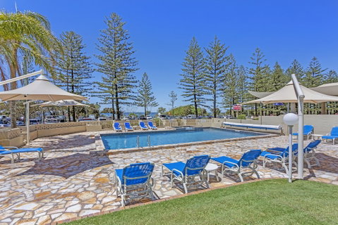 Southern Cross Beachfront Holiday Apartments - Accommodation Perth 2