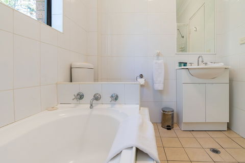 Eastwood Furnished Apartments - Accommodation Perth 2