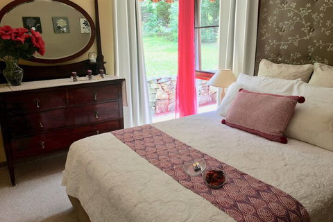 Crimson Villa - Accommodation Perth 5