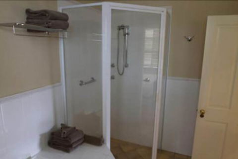 Tizzana Winery Bed & Breakfast - Accommodation Perth 4