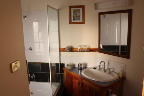 Bed In The Treetops Bed & Breakfast - Accommodation Perth 5