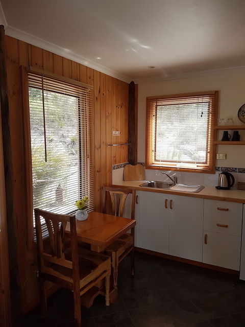 Bed In The Treetops Bed & Breakfast - Accommodation Perth 2