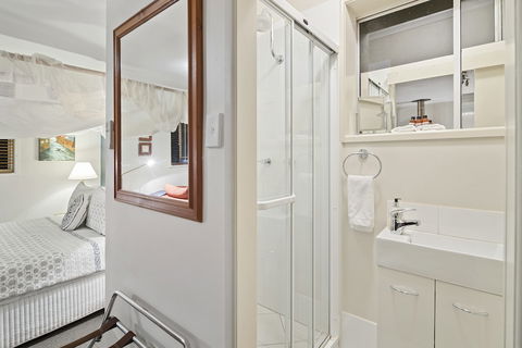 Eden Lodge - Accommodation Perth 6