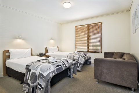 Lornebeach Apartments - Accommodation Perth 2