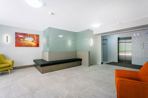 Surfers Beachside Holiday Apartments - Accommodation Perth 1