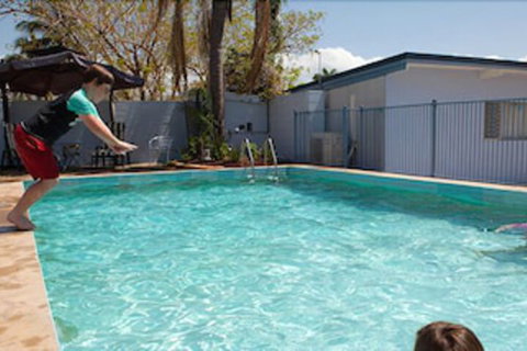 Strand Motel - Accommodation Perth 2