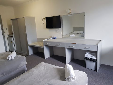 Seabreeze Beach Hotel - Perth Resorts 3