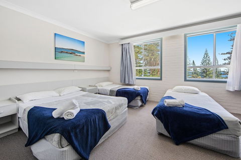 Seabreeze Beach Hotel - Perth Resorts 4