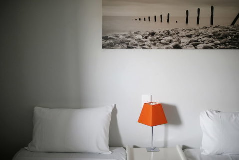 The Lakes Hotel - Accommodation Perth 3