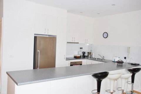 POSITION PERFECT CENTRAL INVERLOCH - Accommodation Perth 5