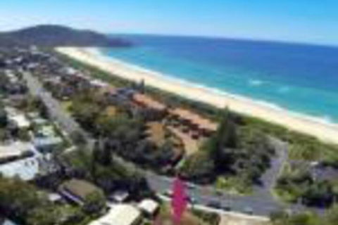 BARRELS At BOOMERANG - Accommodation Perth 0