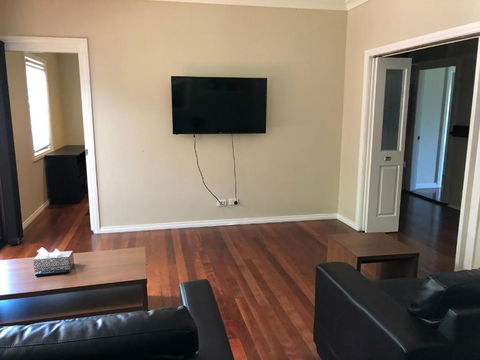 Jean Street Home Away From Home - Accommodation Perth 2