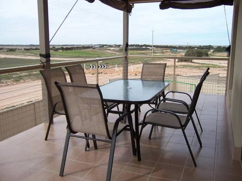 Relax On Par - Accommodation Perth 1
