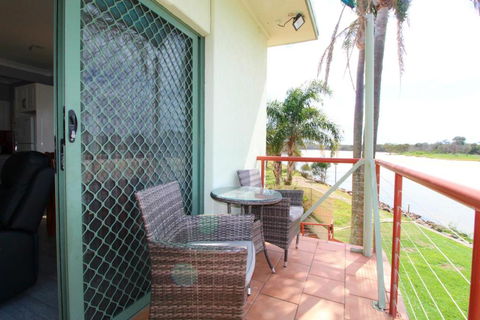 Beachfront 6 25 Willow Street - Perth Resorts 2