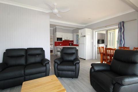 Beachfront 6 25 Willow Street - Perth Resorts 5
