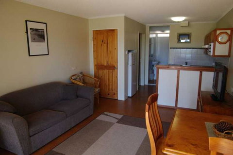 Beachfront 2 25 Willow Street - Accommodation Perth 5