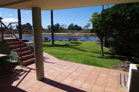 Beachfront 2 25 Willow Street - Accommodation Perth 6