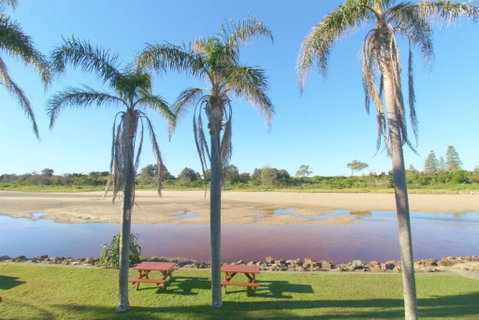 Beachfront 4 25 Willow Street - Accommodation Perth 1