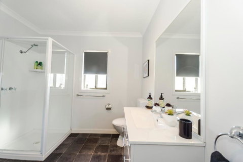 Bircoo Cottage Beach & Golf Getaway - Accommodation Perth 2