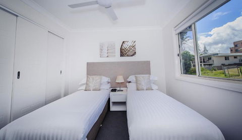 Escape At Nobbys Executive Townhouse 1 74 Pacific Drive - Accommodation Perth 1
