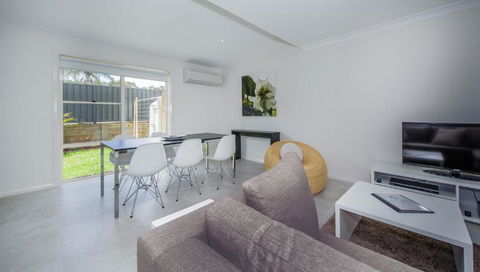 Escape At Nobbys Executive Townhouse 1 74 Pacific Drive - Accommodation Perth 2